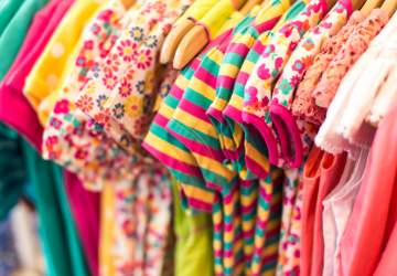 Nuevas tiendas chilenas incentivan la reutilización de ropa de guaguas